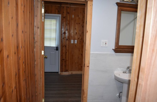 Tannersville Hotel | Tannersville Village on SawMill Creek Room #8- 2 Queen Bd
