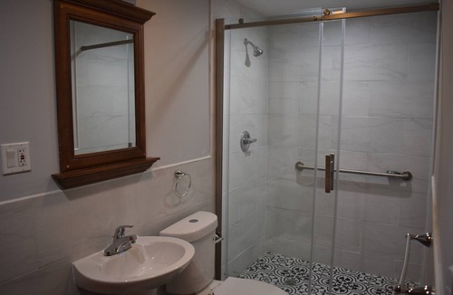 Tannersville Hotel | Tannersville Village on SawMill Creek Room #8- 2 Queen Bd