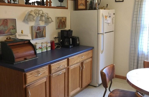 Deersville Cottage | Tappan Lake Area: Sunny, peaceful Cottage with Fishing Pond on 13 Gorgeous Acres