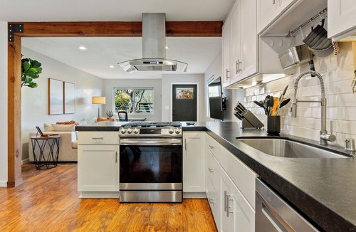 Templeton House | Templeton Creekside Cottage | Walk to Downtown