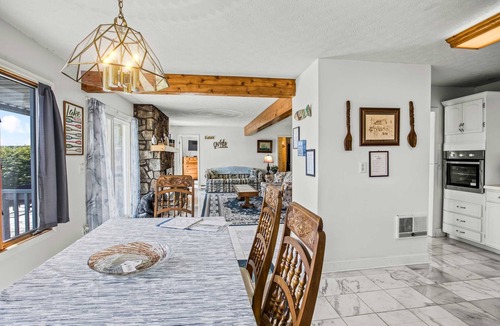 Alpine Lake House | Terra Alta Lake View - Pool, Game Room