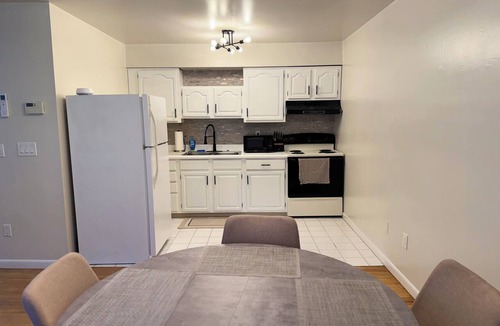 Goshen Apartment | The 5-Star Peaceful Pool Retreat Only 5 mins from Legoland