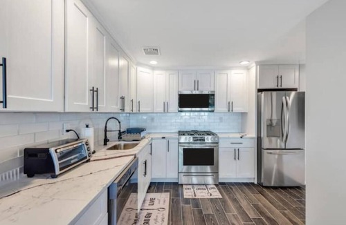 Long Beach House | The Alexa - Beachfront