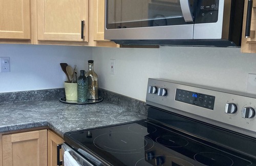 Fairview Apartment | The Alpenglow Loft - 1 Bed/1Bath- Radiant Charmer