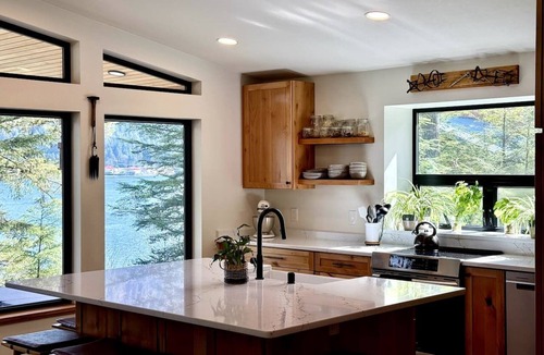 North Douglas House | The Alpenglow: Waterfront Escape Private Hot Tub