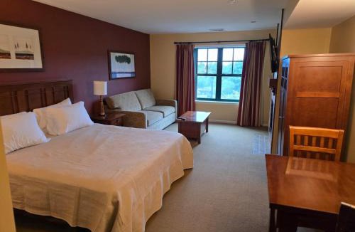 Vernon Apartment | The Appalachian Hotel at Mountain Creek Resort - Pool, Hot Tub & Sauna