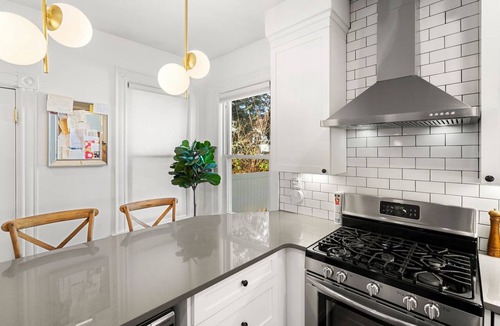 St. Marks Apartment | 🎖The Ashmont Apartment - Close to Subway & Downtown Boston🎖