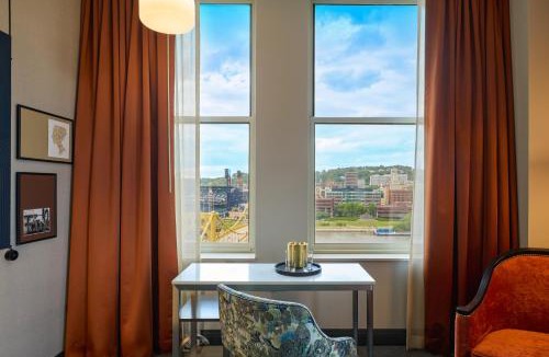 Cultural District Hotel | The Atterbury Hotel, Autograph Collection