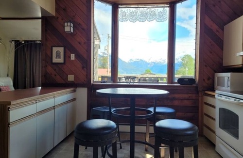 Haines Apartment | The Attic- Second Floor Apartment, Private Deck With A View, Downtown