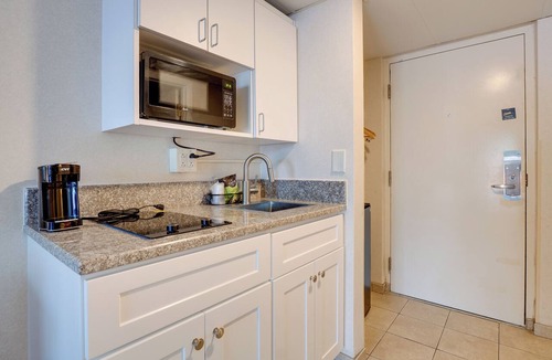 Dewey Beach Hotel | The Bay Resort