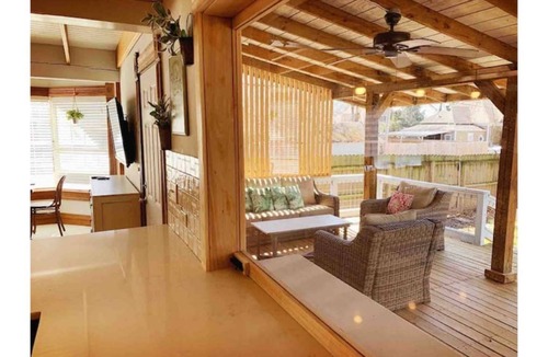 Siloam Springs Cottage | The Blessing House in Downtown Siloam Springs