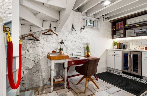 St. Marks Condo | 🎖The Boiler Room - Close to Subway & Downtown🎖