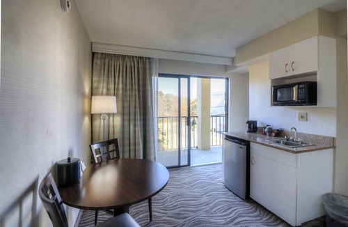 Rehoboth Beach Hotel | The Breakers Hotel & Suites