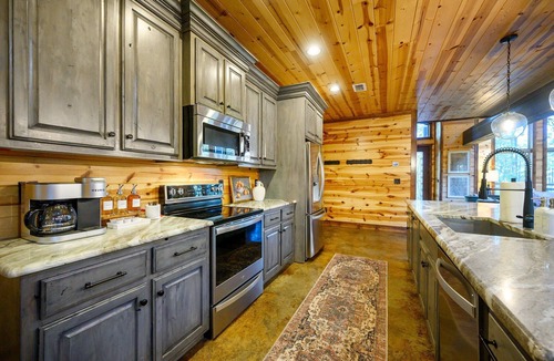 Hochatown Cabin | *The Buck Stops Here* Pickleball! Basketball! Fun For Everyone