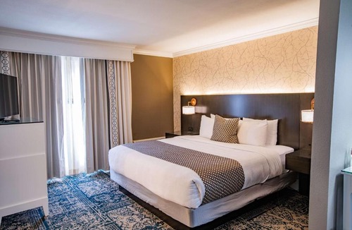 Little Rock Hotel | The Burgundy Hotel, Tapestry Collection by Hilton