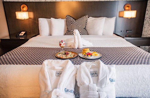 Little Rock Hotel | The Burgundy Hotel, Tapestry Collection by Hilton