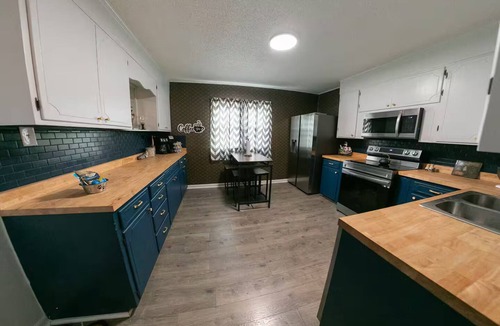 Warrensburg House | The Captain’s Anchor