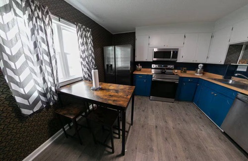 Warrensburg House | The Captain’s Anchor