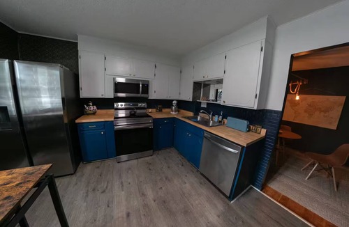 Warrensburg House | The Captain’s Anchor