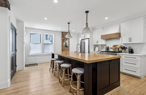 Ohio City House | The Carriage House and The Chatham Manor | Hot Tub