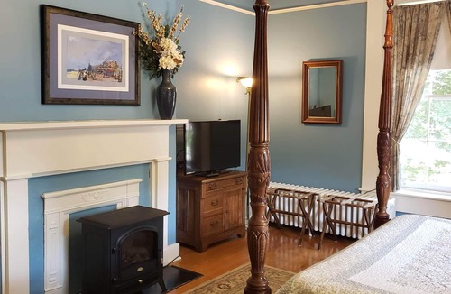 Charles Town Bed & Breakfast | The Carriage Inn B&B