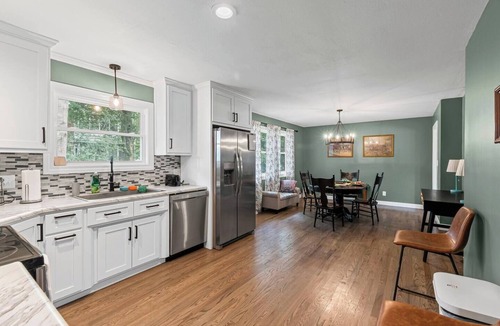 Carrollton House | The Carrollton Retreat | Pets Welcome