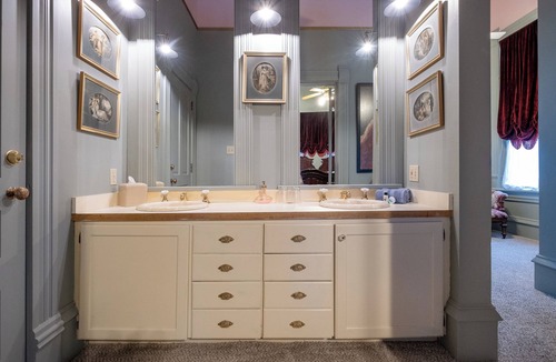 East of Broadway Hotel | The Chatelaine | King Suite | The Empress Hotel