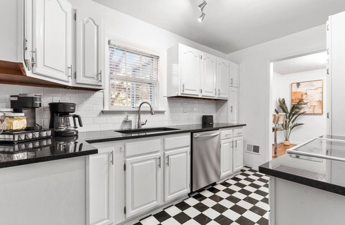 Roeland Park House | The Checkmate - Adorable Roeland Park Ranch + Pet Friendly!