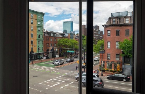 South End Apartment | The Chester: Urban Chic Stay In South End