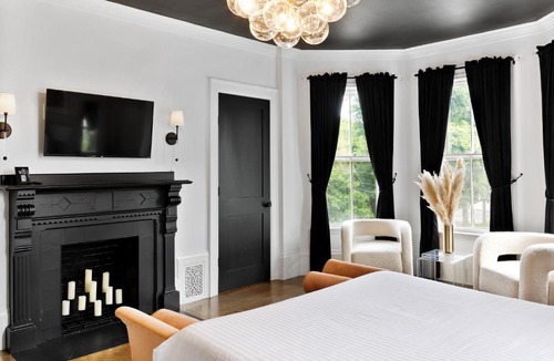 Salem Hotel | The Coach House