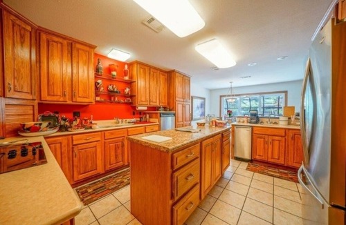 Mid America Cottage | THE COZY COTTAGE LAKE HAMILTON ~ Couples Retreat ~ Now Booking for Summer 2026