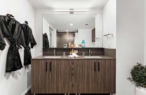 Shawmut Apartment | The Dazzling Two-Bedroom Two-Bath Suite in Boston