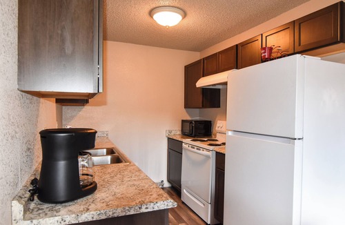 University Area Apartment | The Denali Nook in UMED District & University prk!