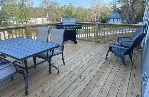 Burnside House | The Dock Hideaway! 3 minutes to Burnside Marina & General Burnside Island