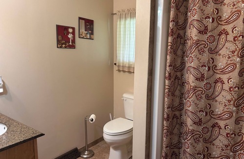 Confluence Hotel | The "Don't Worry" Room. A room in RiverView Kitchenettes Vacation Rentals