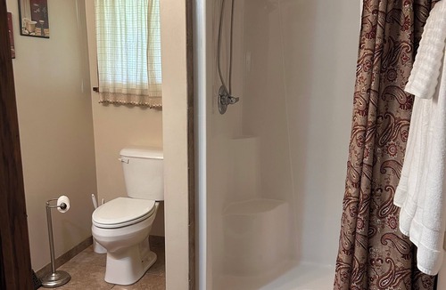 Confluence Hotel | The "Don't Worry" Room. A room in RiverView Kitchenettes Vacation Rentals