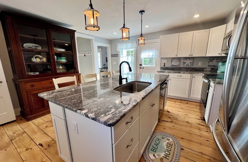 Cape Neddick House | The Downing House - Newly Updated 4bd Farmhouse!