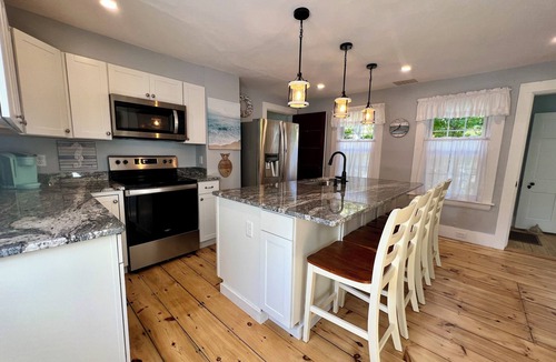 Cape Neddick House | The Downing House - Newly Updated 4bd Farmhouse!