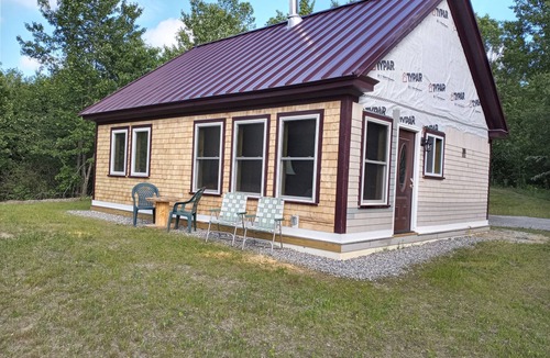 Dresden House | "The Escape" allows you a quiet, calm get away in Midcoast Maine.