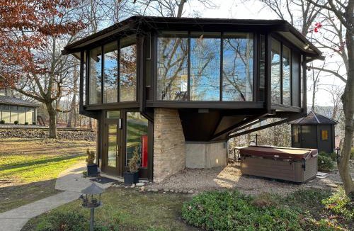 Cheat Lake House | The Escape Pod Cheat Lake, Morgantown, Hot Tub, 2Bed, 2Bath