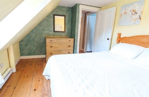 Peru House | The Farm @ Worthley Pond, Farmhouse, Private Beach, hot tub, sauna