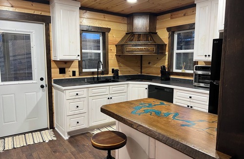 Cane Valley Cabin | The Flint House! Lovely Cabin located in beautiful Campbellsville Ky.