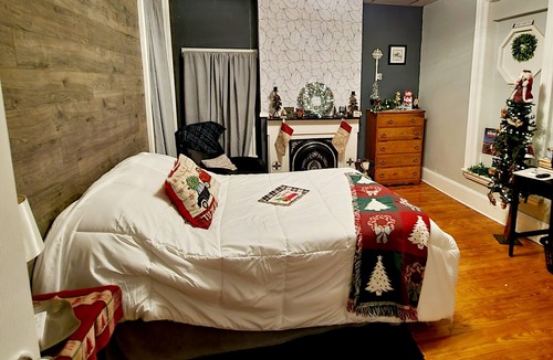 Mount Vernon Bed & Breakfast | The Fry Guest House Bed & Breakfast Welcomes You !