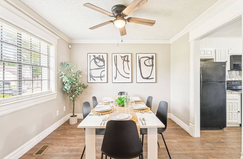 Broken Arrow House | The Full House—10 beds~Near Rose District~Shuffleboard~Poker Room~Game Room