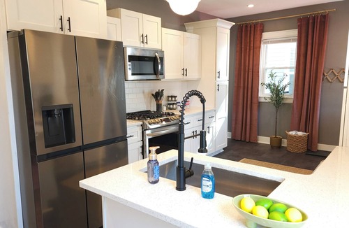 Weinland Park House | The Funky Fun Haus - Pickleball, Hot Tub, Arcade