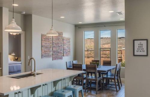 Sienna Hills House | The Gather House with Shared Pool and Hot tub