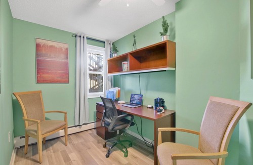 Asylum Hill Apartment | The Gem! Cozy 1-bedroom with AC and WiFi in charming Hartford with office space