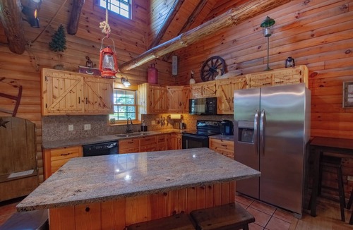 Hartville Cabin | The Generations Log Cabin Inground Pool Sleeps 16-20 SPECIAL! 299 per night