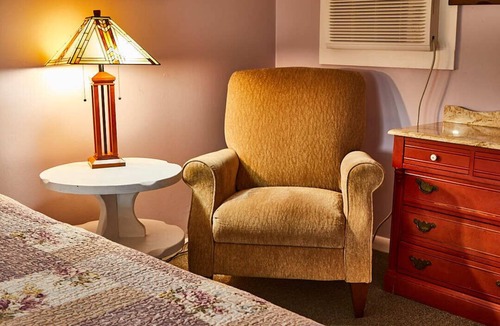 Shaftsbury Hotel | The Governor's Rock Motel DF ROCKLLC