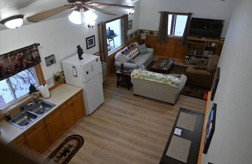 Trapper Creek Cabin | The Grizzly Den Cabin